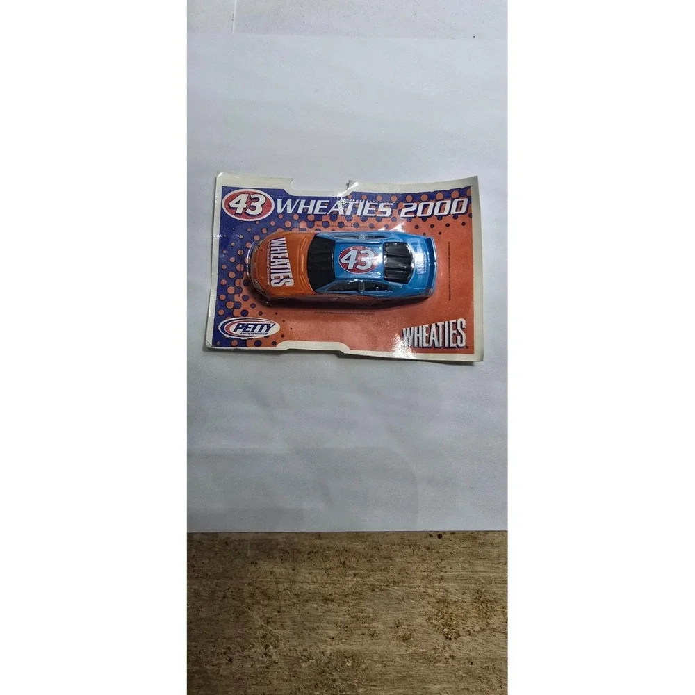 2000 Racing Champions NASCAR #43 Richard Petty Wheaties promotional car 1/64